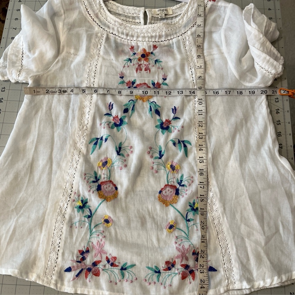 Umgee White Gauze Blouse Crochet & Floral Embroidery Detail M - Picture 3 of 11